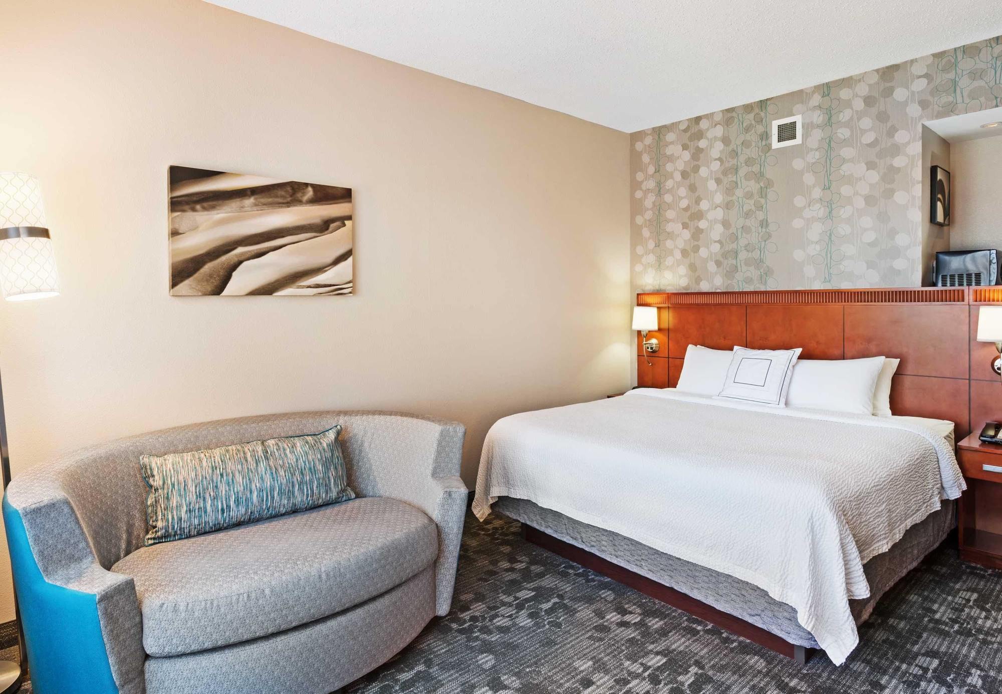 Courtyard By Marriott Knoxville Airport Alcoa Exterior photo